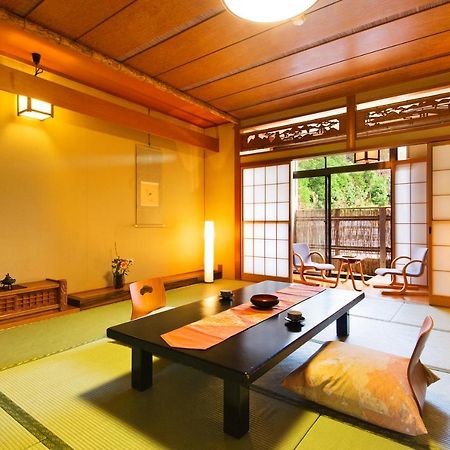 Yumoto Sakakibarakan Tsu Luaran gambar