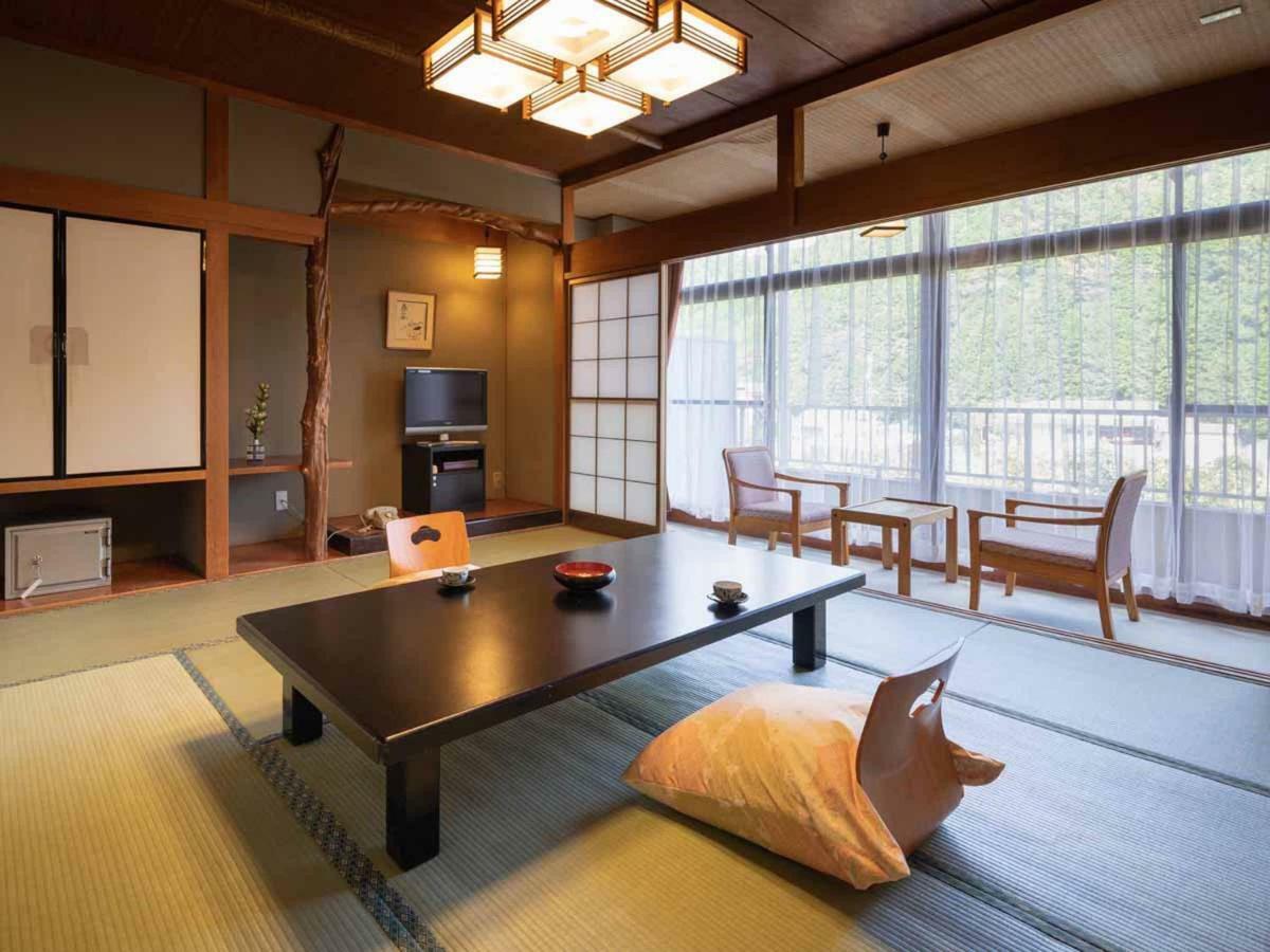 Yumoto Sakakibarakan Tsu Luaran gambar