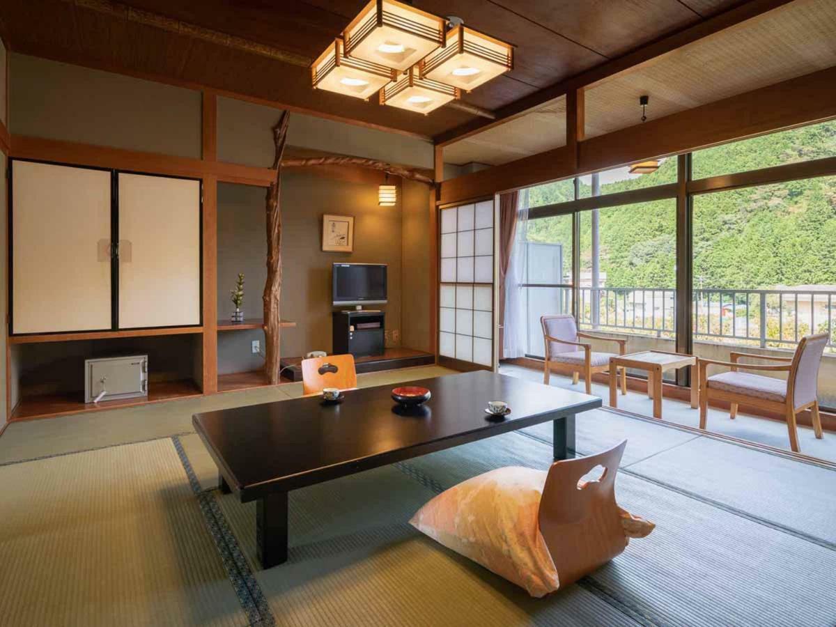 Yumoto Sakakibarakan Tsu Luaran gambar